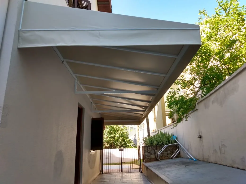Toldo fixo em residência