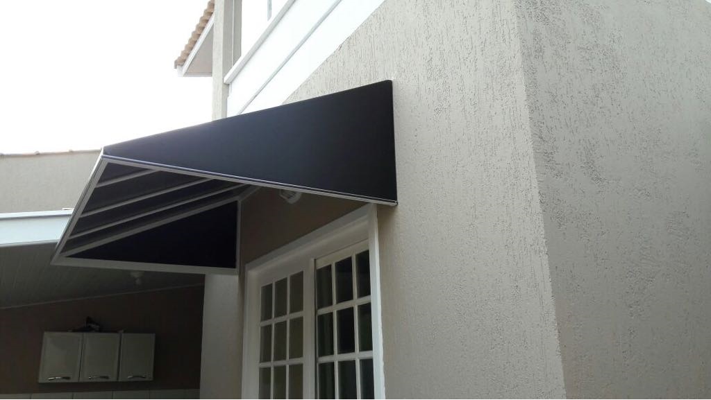 Toldo fixo com estrutura metálica