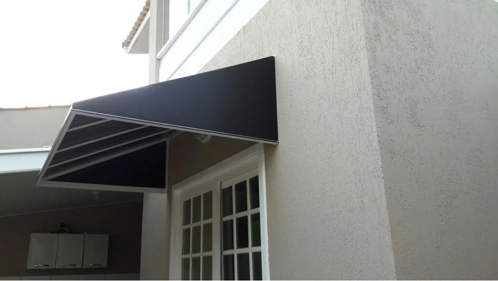 Toldo fixo com estrutura metálica